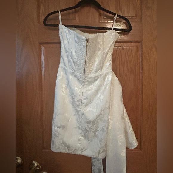 V Chapman Elegant White Strapless Dress - nasturtium dress - Picture 6 of 8